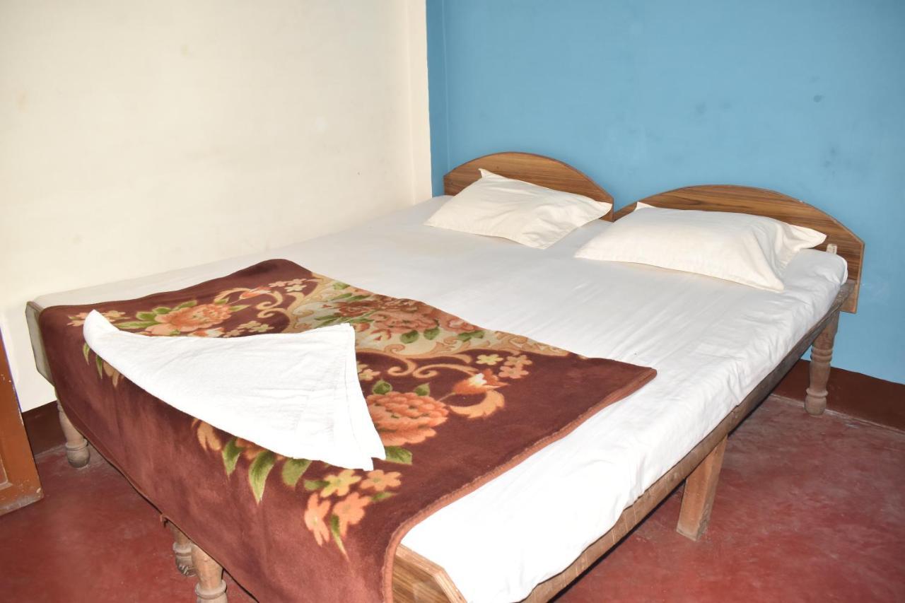 Om Rest House Hotel - Varanasi — Photos 1