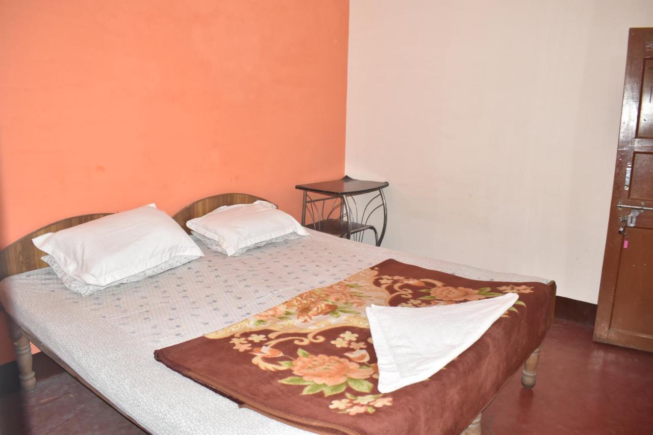 Om Rest House Hotel - Varanasi — Photos 3